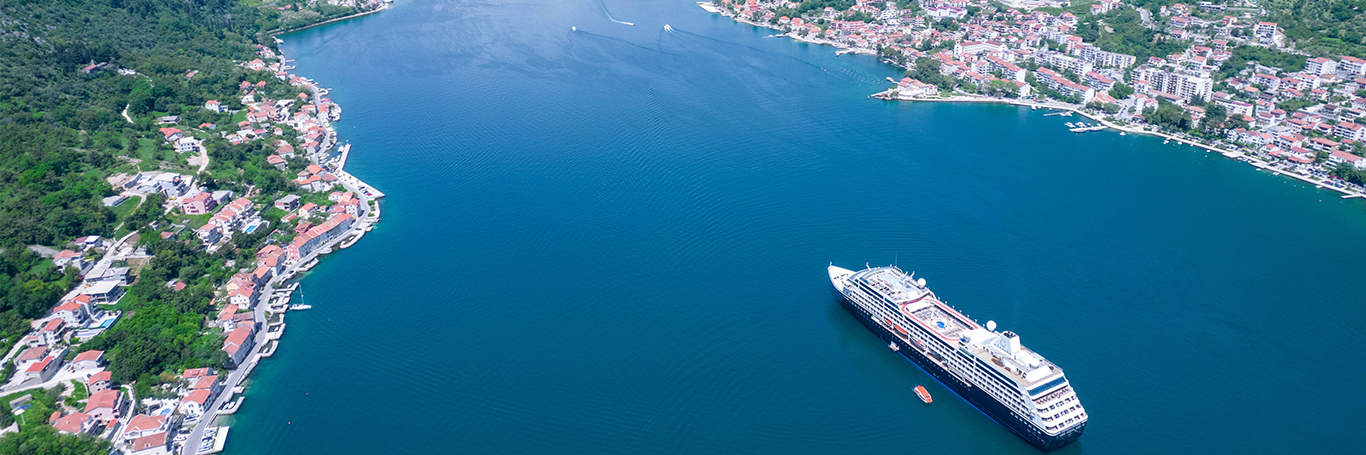 DISCOVER LUXURY CRUISE SHIPS